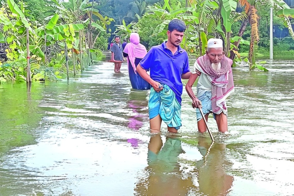 বন্যায় পানিবন্দি এখনো ১২ লাখ পরিবার