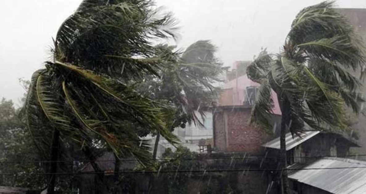 দুপুরের মধ্যে ৬০ কিলোমিটার বেগে ঝড়ের আশঙ্কা